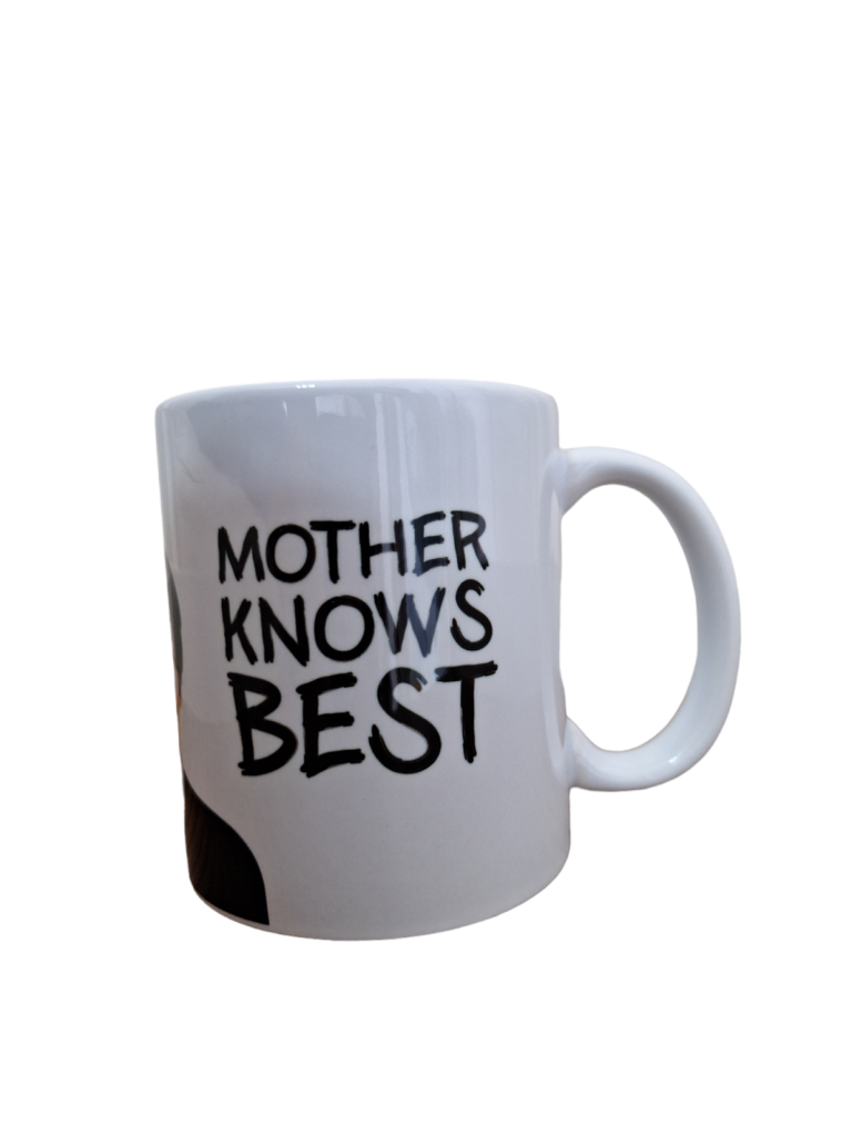 Caneca de Porcelana Mother Knows Best